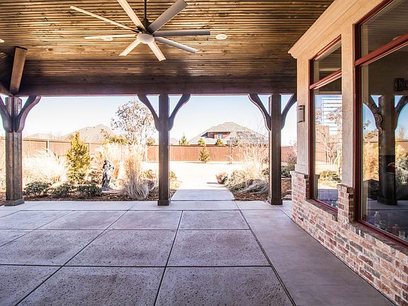Private patio entrance 