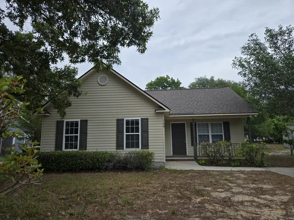 160 NE 6th St, Oak Island, NC 28465