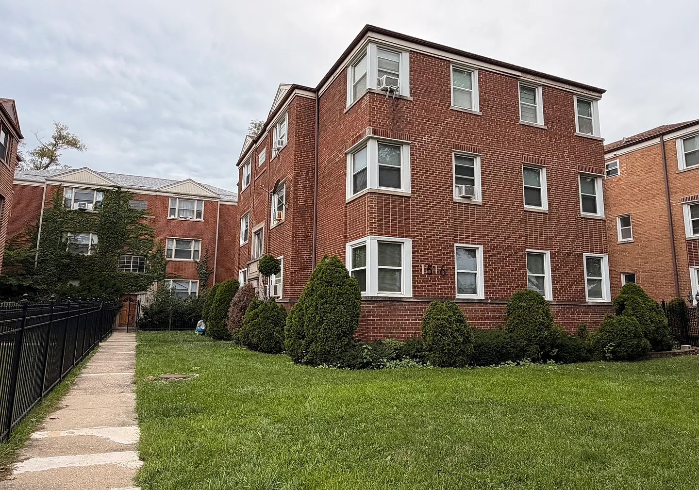 2 bed, 950 sqft, $1,750 — Photo 1