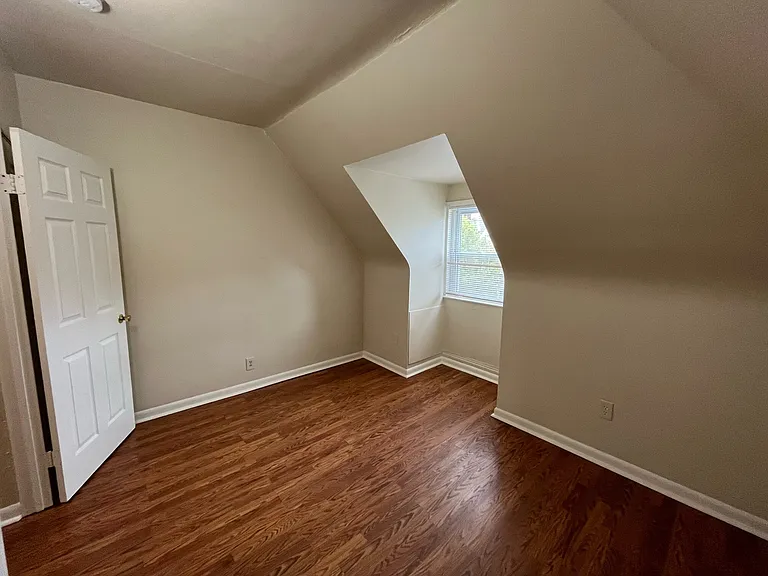217 Stratford Ave — Photo 43