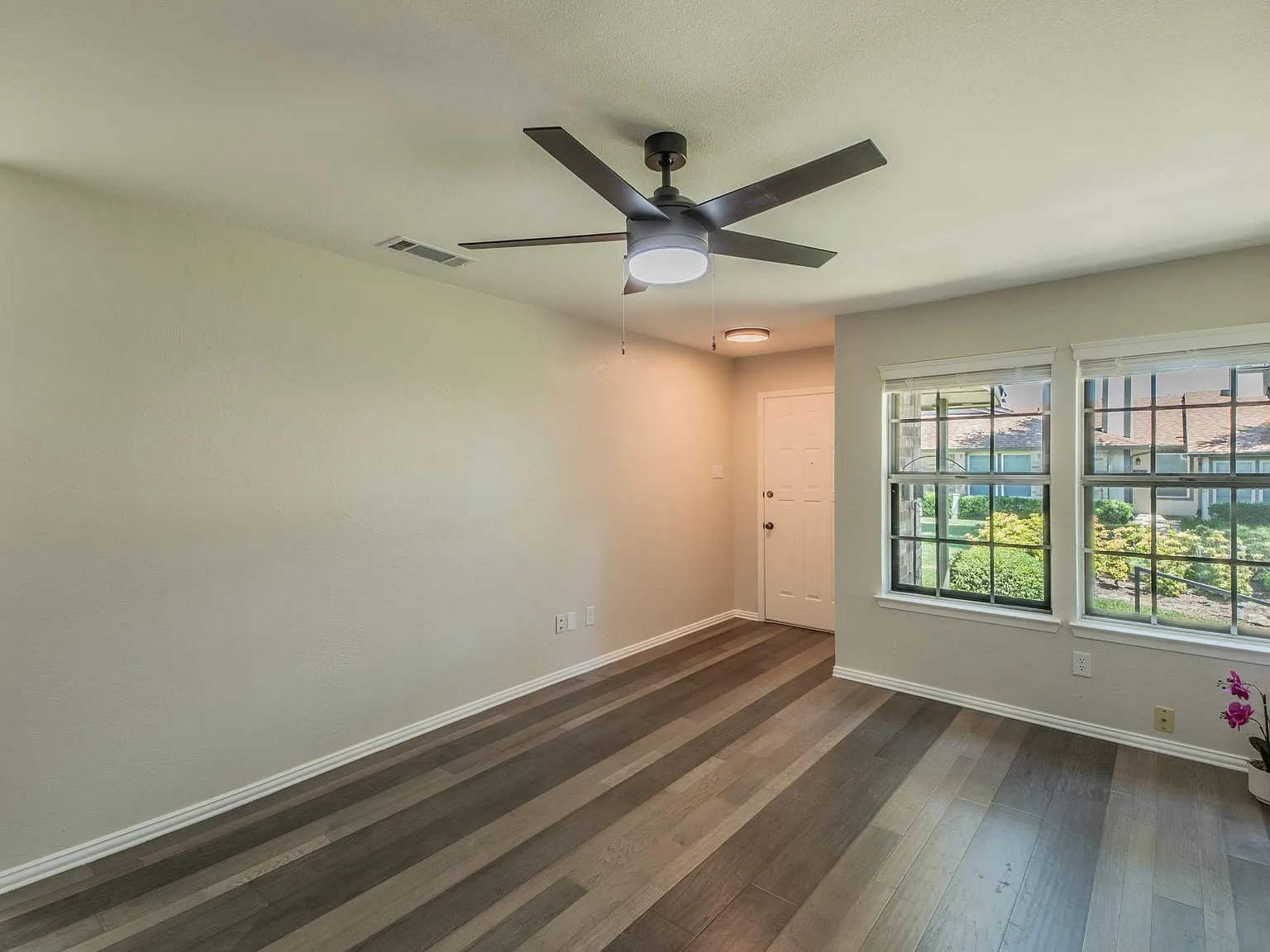 2 bed, 1294 sqft, $1,900 — Photo 3