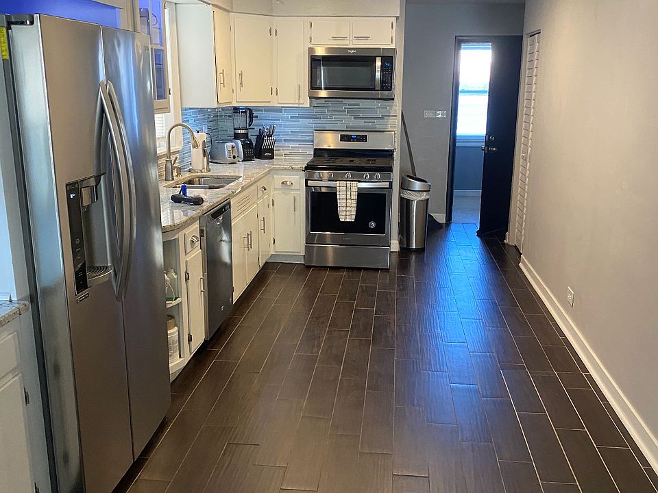 2nd image of 6137 N Richmond St #1