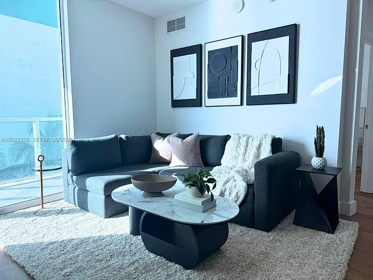 1900 N Bayshore Dr #1417 — Photo 2