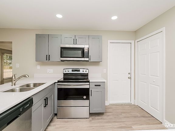 3rd image of 1311 Castleworks Ln