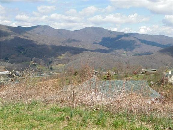 4th image of 302 Honeybee Way