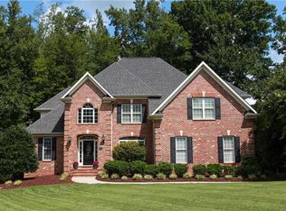 712 Chestnut Hill Ct, Greensboro, NC 27455