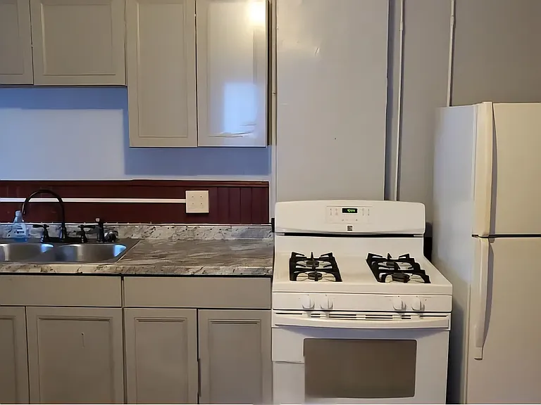 2525 W 4th St — Photo 6