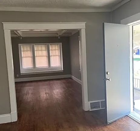2nd image of 1314 E 59th St