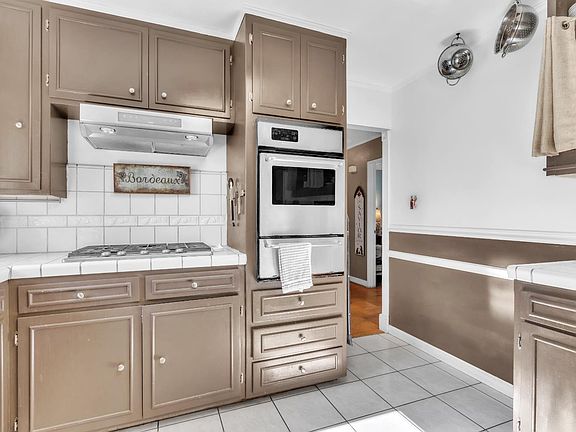 5th image of 10406 Ambassador Dr