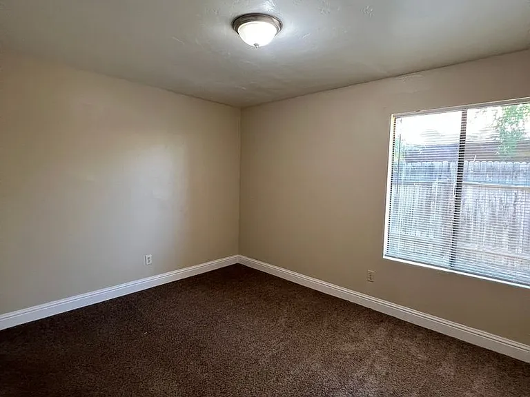 N Laurelglen Blvd 7612 — Photo 27