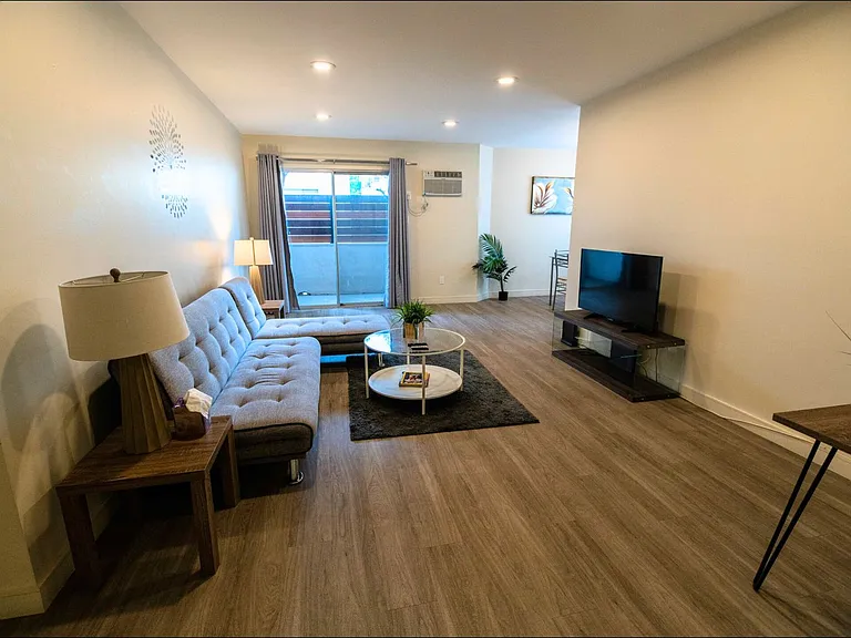 311 South Doheny Drive — Photo 5