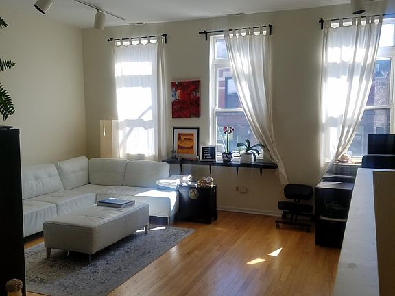 4th image of 2336 W North Ave #2C