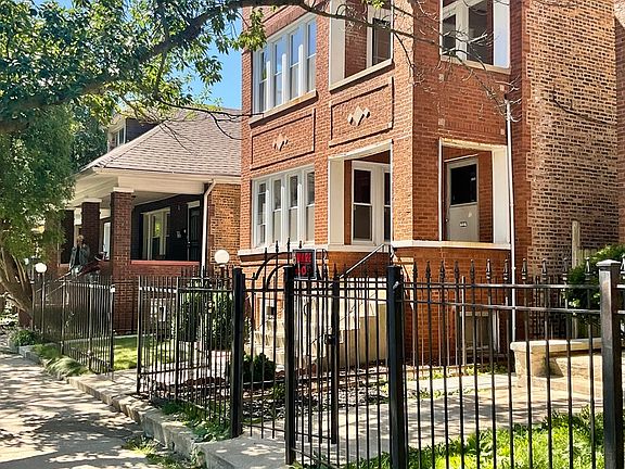3rd image of 6446 S Artesian Ave