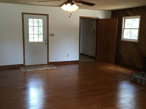 3rd image of 7699 Katherine Dr