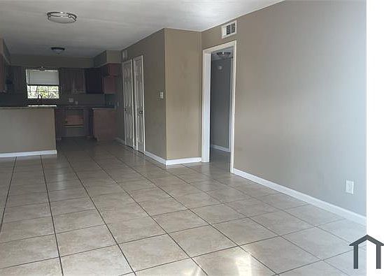 2nd image of 1500 Oleander Dr APT C