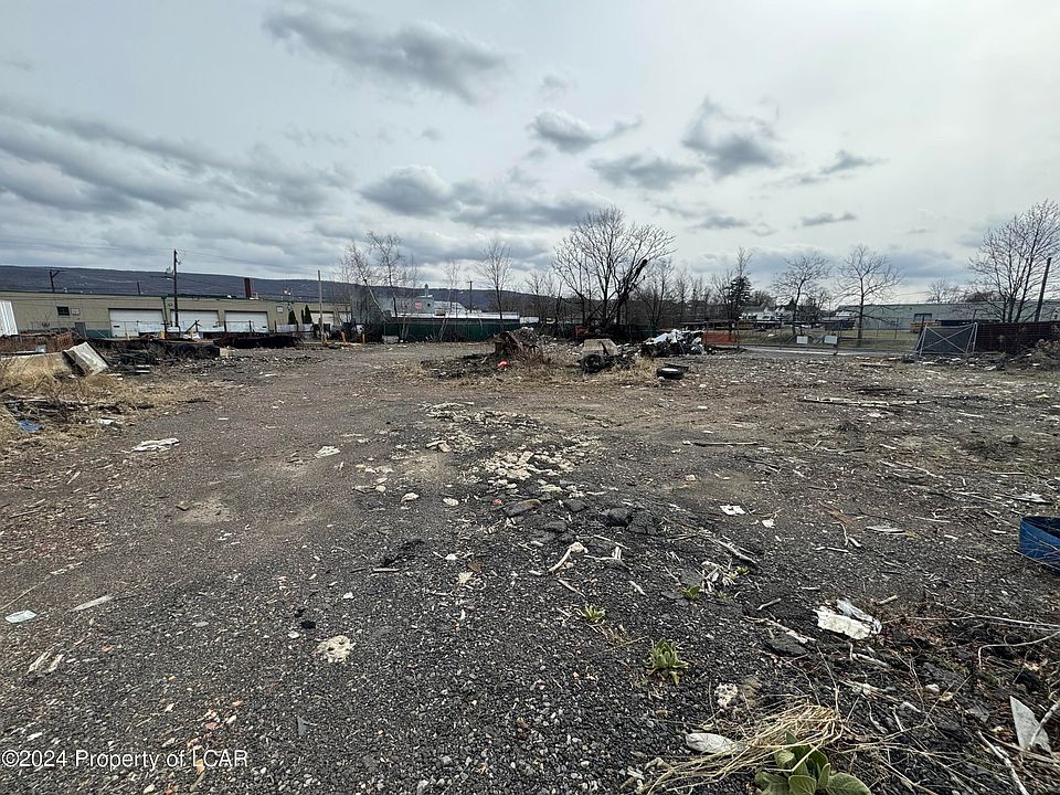 2nd image of 640 N Pennsylvania Ave
