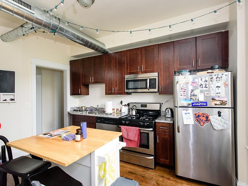 1st image of 932 N Oakley Blvd #1