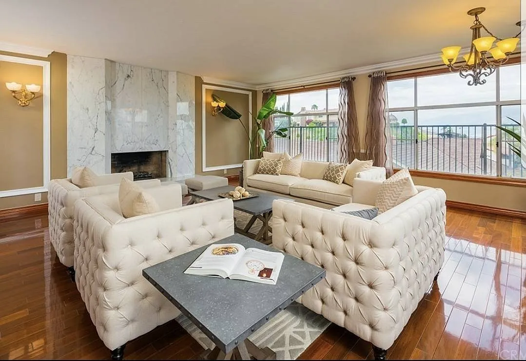 5 bed, 5256 sqft, $8,995 — Photo 4