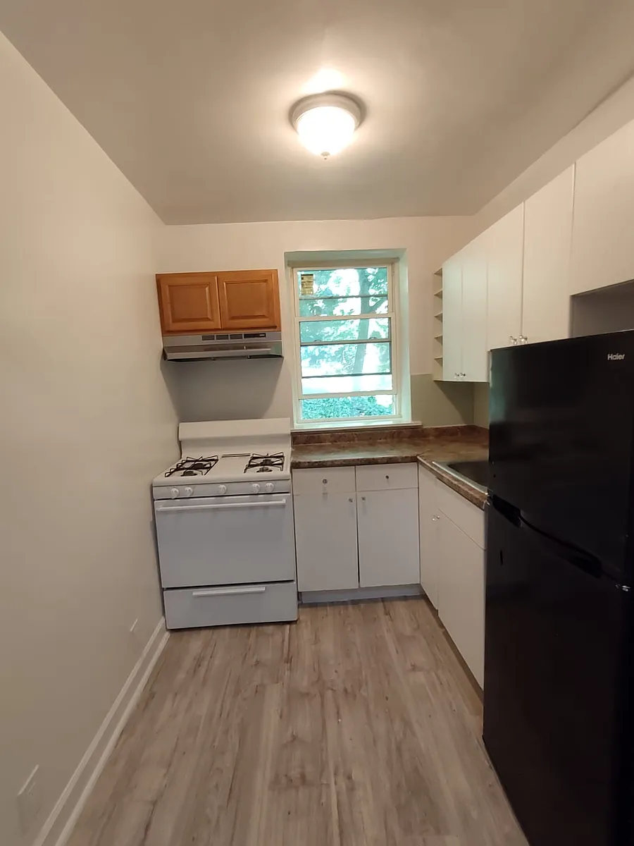 Kitchen - 53 Glenwood Ave #3A