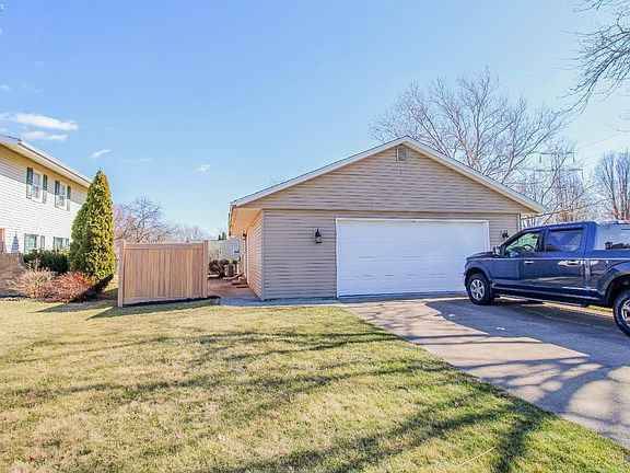 4th image of 209 Birchwood Dr