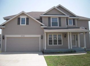 2720 SW Sherwood Park Dr, Topeka, KS 66614