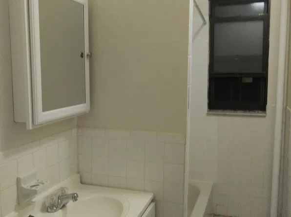 (undisclosed Address), Bronx, NY 10461