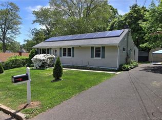 23 Derman Cir, Bridgeport, CT 06606