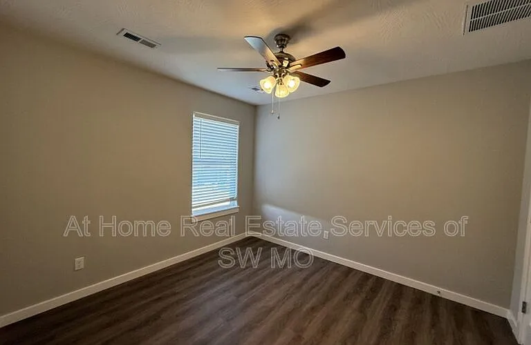 1002 S Rimes Ave — Photo 8