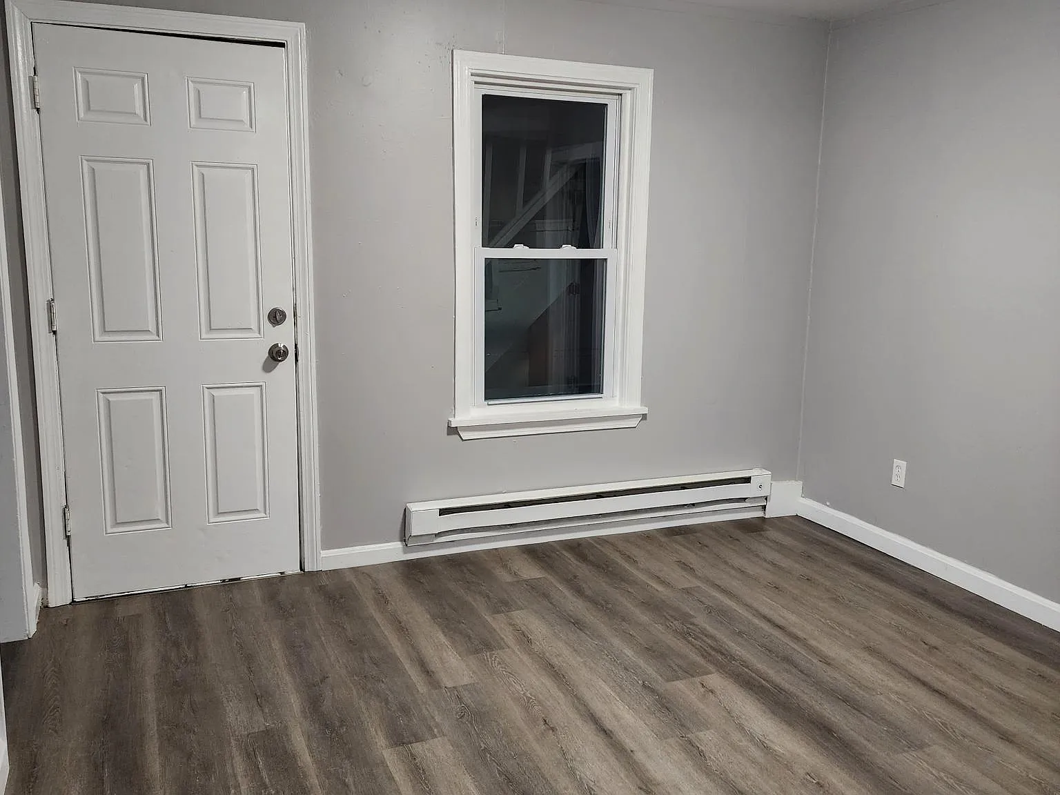 3 bed, 1000 sqft, $1,900 — Photo 3