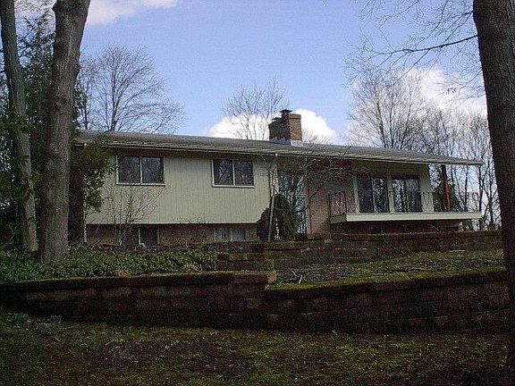 5th image of 968 Valley Dr