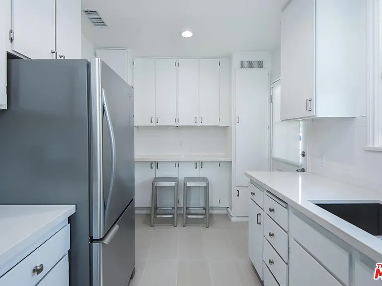 6843-6845 W 85th Pl #6843 — Photo 7