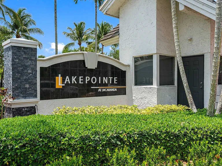 Lakepointe at Jacaranda — Photo 25