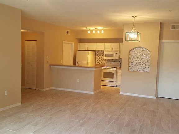 4th image of 5524 Metrowest Blvd APT 106
