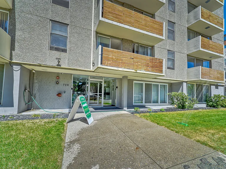 738 14th Ave SW — Photo 17