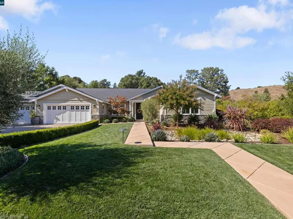 8 Kimberly Dr, Moraga, CA 94556