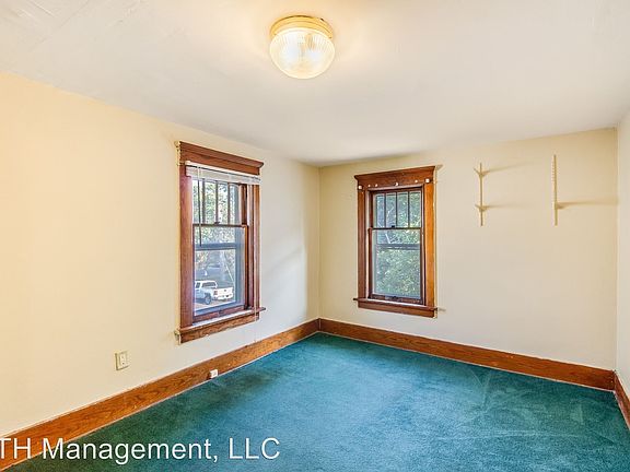 3rd image of 223 Linden St