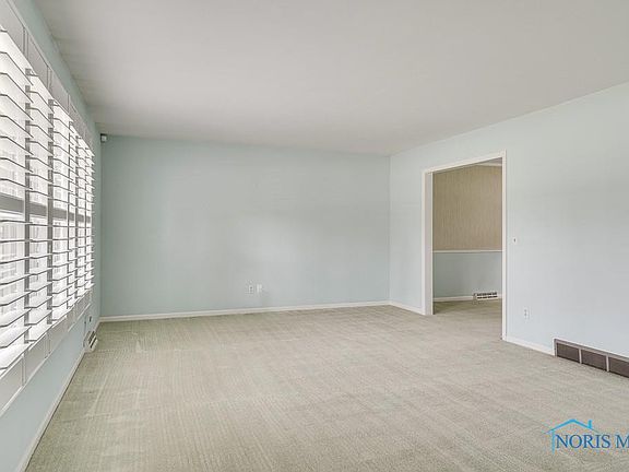 5th image of 1735 Green Valley Dr