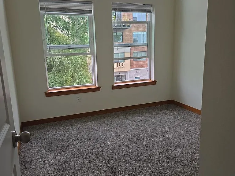 1111 N Forest St — Photo 28