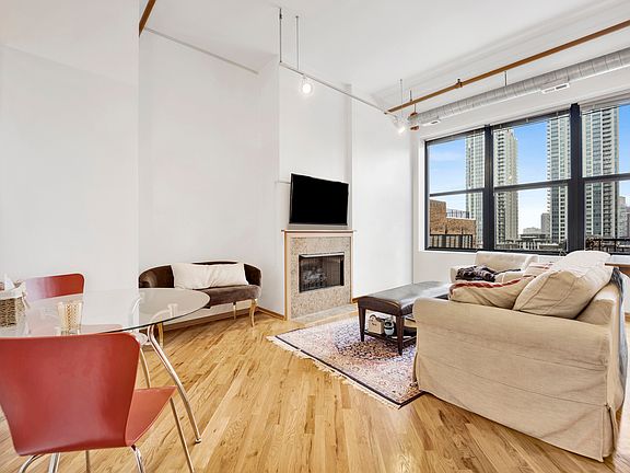 2nd image of 226 N Clinton St APT 723
