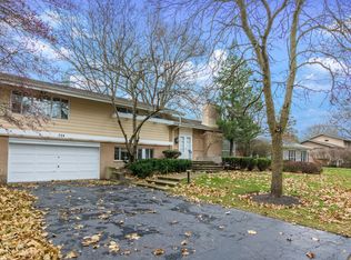 724 Sycamore Ln, Glencoe, IL 60022
