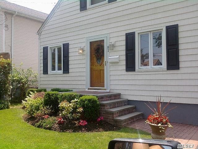 1st image of 81 W Clinton Ave