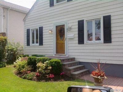 81 W Clinton Ave, Roosevelt, NY, 11575
