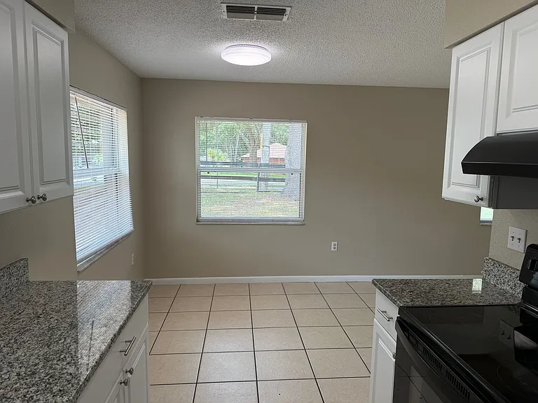 824 S Lone Oak Dr — Photo 7