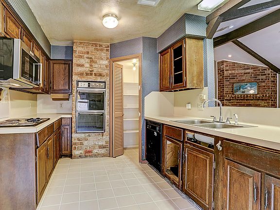 3rd image of 7218 Shady Corners Ln