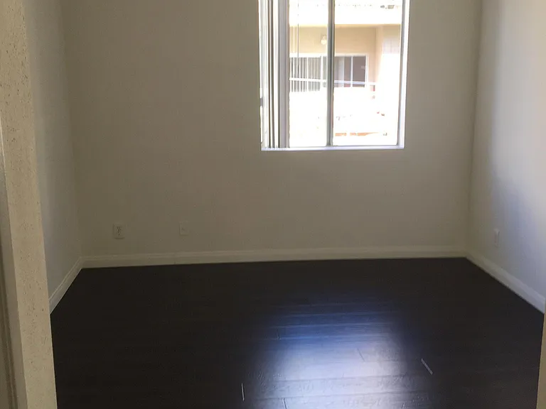Catalina Apartments — Photo 55