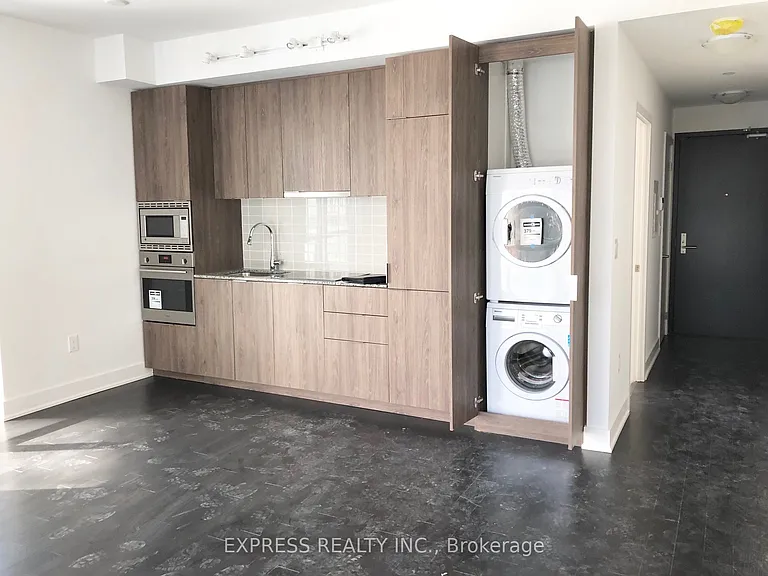 955 Bay St #507 — Photo 2