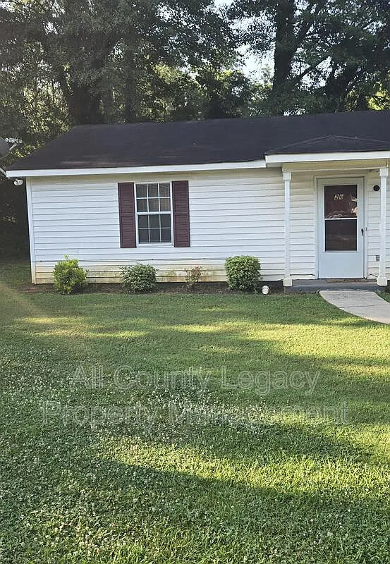 3 bed, 1.0 bath, $1,250 — Photo 1