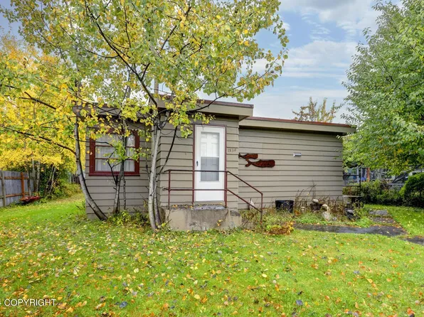 1534 Columbine St, Anchorage, AK 99508