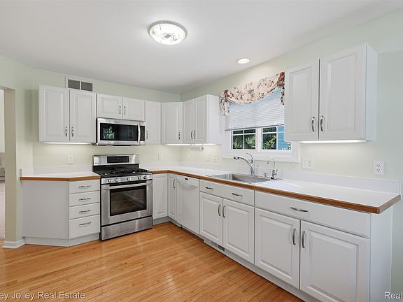2nd image of 4784 New Haven Dr