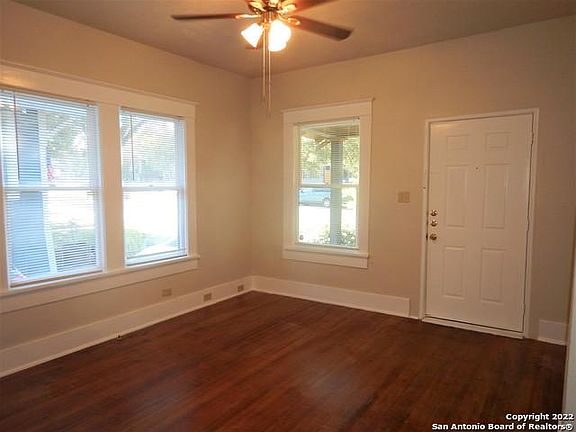 3rd image of 1119 W Kings Hwy